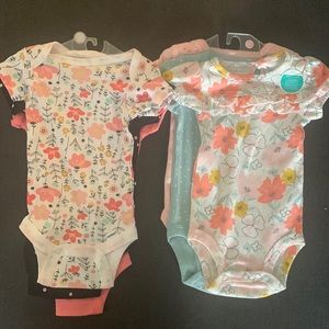Onesies size 0-3 months